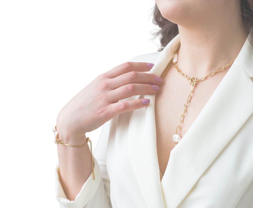 Versatile Gold & Diamond Necklace View 1